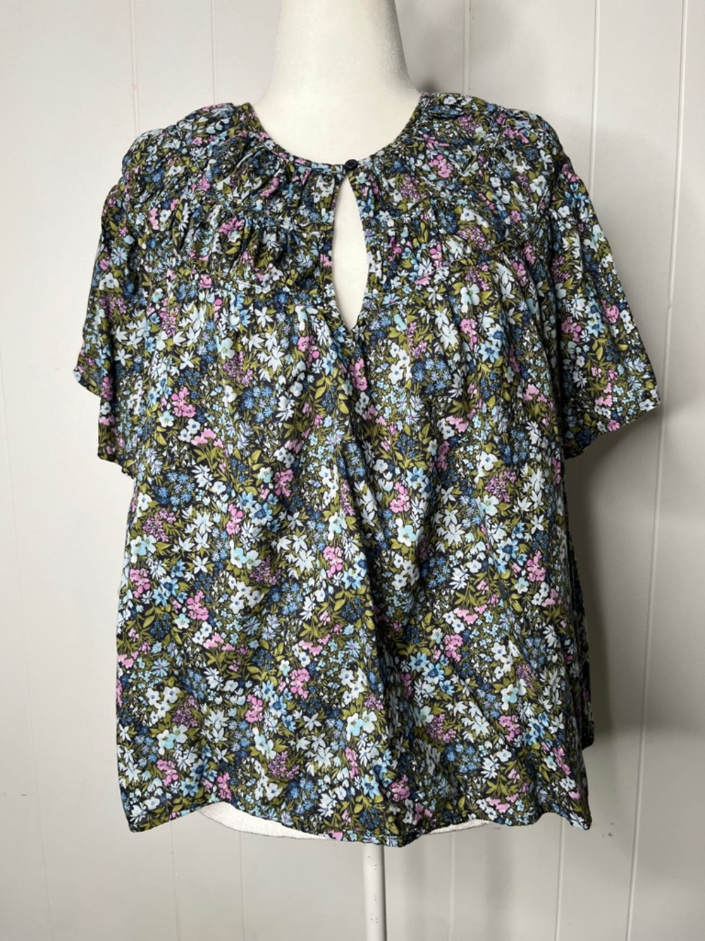 Old Navy Floral Keyhole Flutter-Sleeve Blouse — Woven Cotton Size XXL